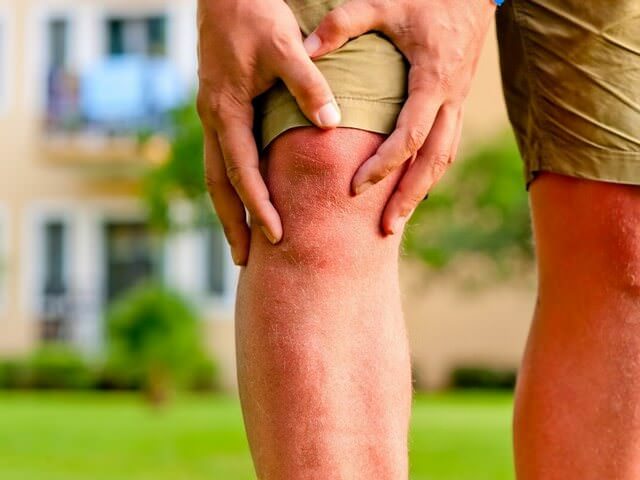 Боль в области колена