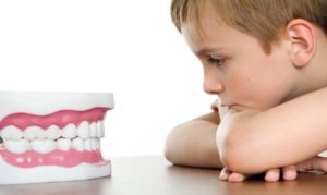 Причины появления скрежета зубами во сне у ребенка и лечение