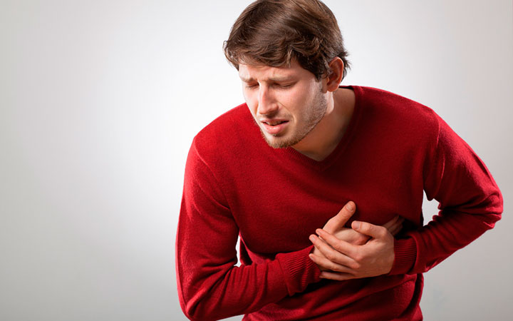 Появление болей в сердце один из признаков повышенного холестерина