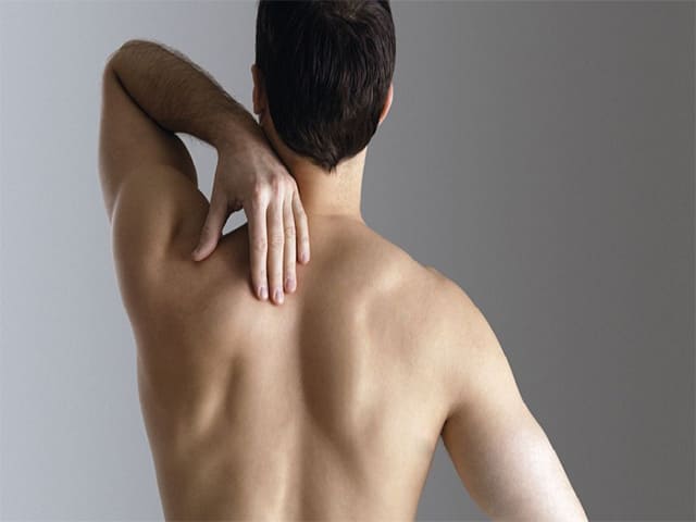 Причины боли под левой лопаткой сзади со спины
