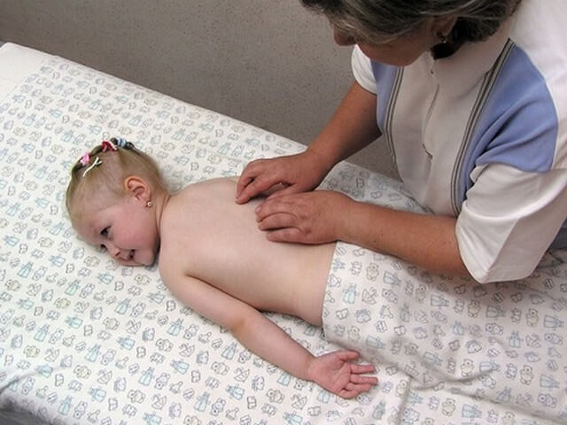 Обследование ребенка в больнице